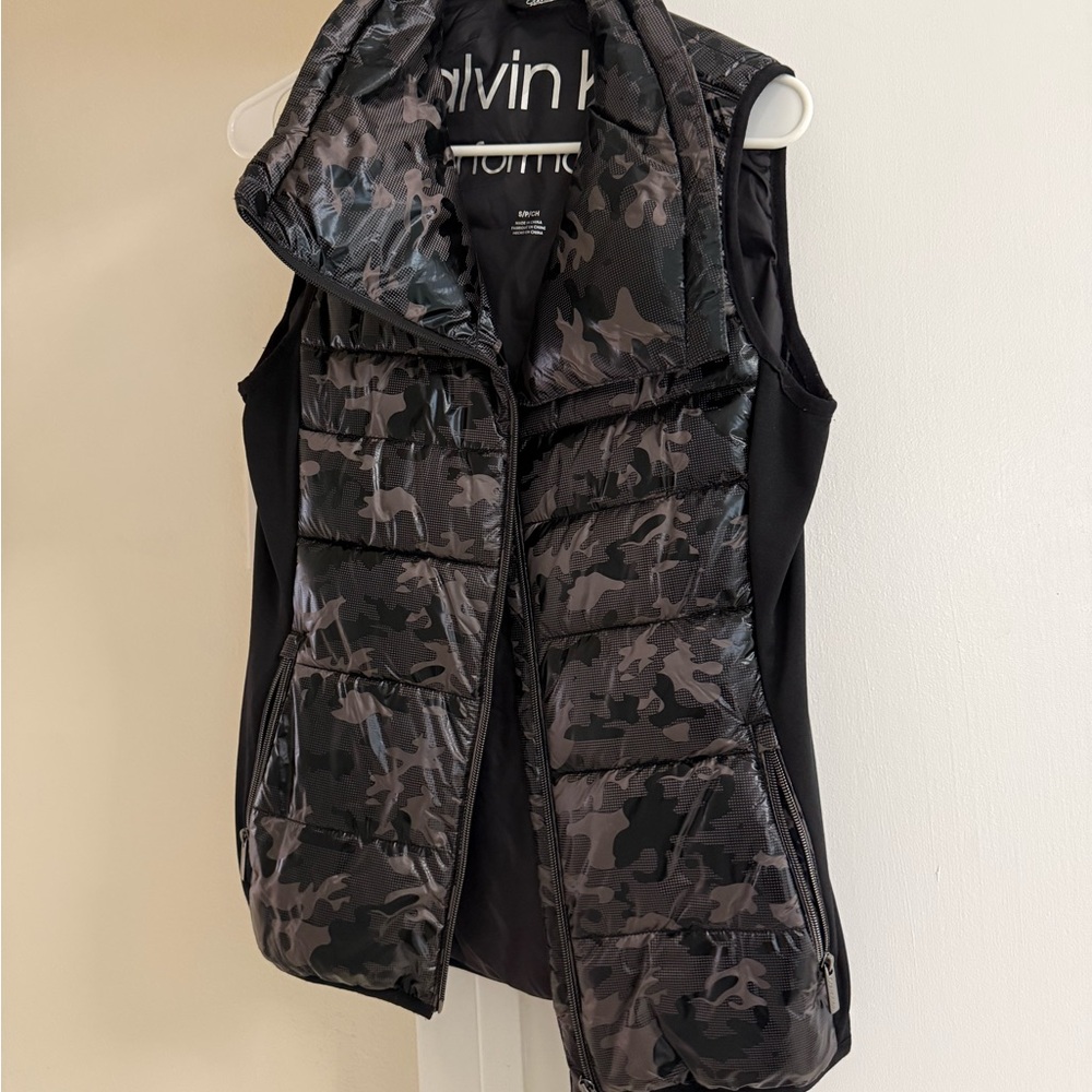 Calvin Klein Black Gray Camo Quilted Vest